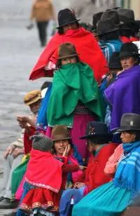 canari queue in felt hats bright cloaks alausi ecuador jane mcdougall